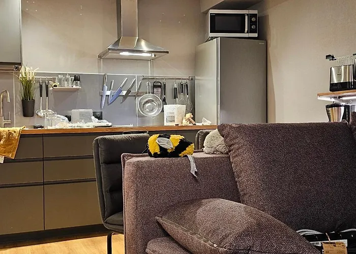 S22 Rrlux Free Parking