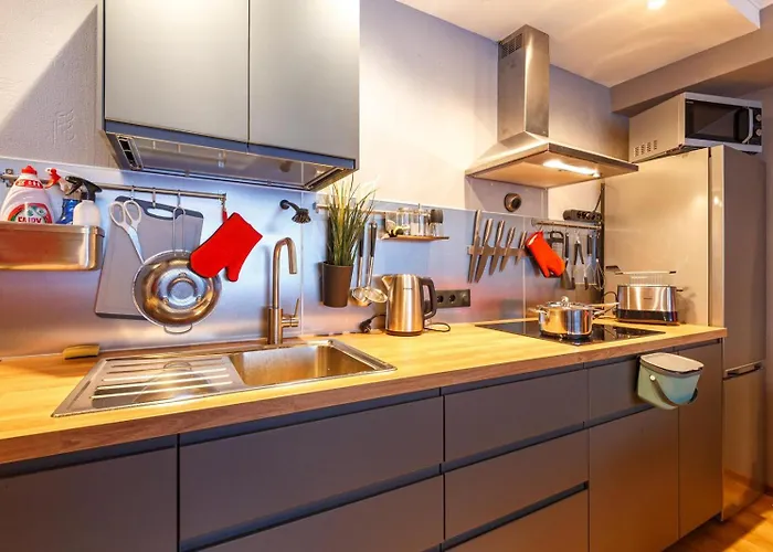 S22 Rrlux Free Parking *