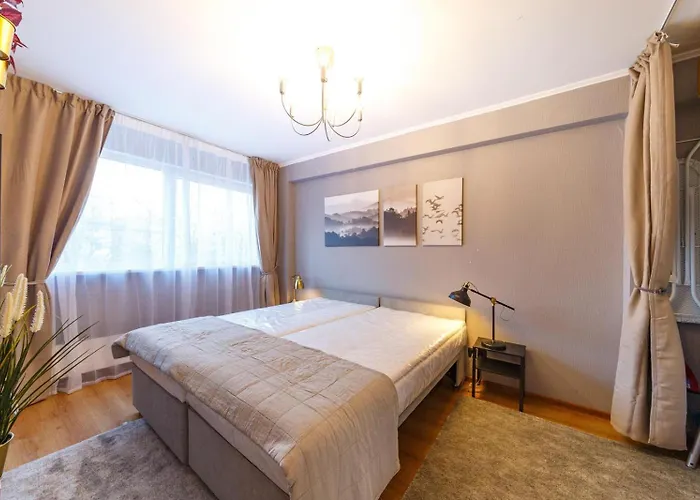 S22 Rrlux Free Parking *